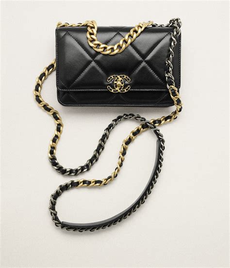 chanel wallet on chain ราคา 2018|หนังแกะและโลหะสีเงิน  .